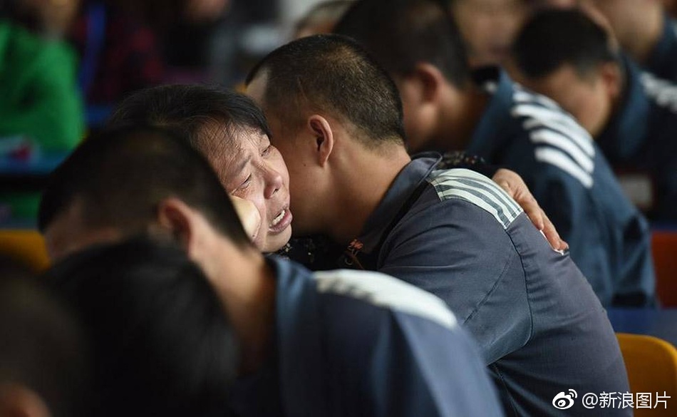 母亲节前夕,贵州省平坝监狱举行了2018年监狱开放日暨服刑人员母亲节