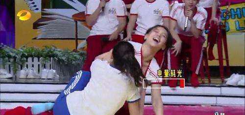 关晓彤讽刺赵丽颖愚蠢可笑, 网友: 不简单!