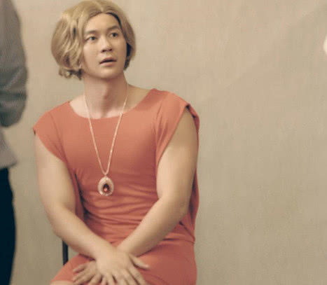 第二:杜江,杜江女装是很漂亮的了,当然得益于他的大眼睛,霍思燕或与要