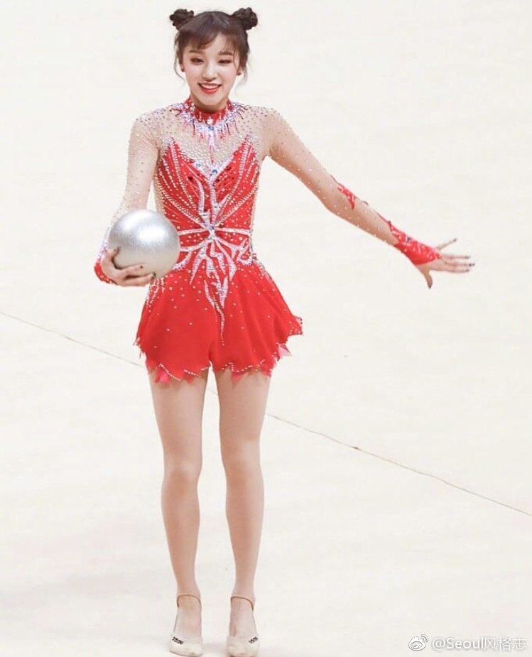 2018偶像运动会上参加艺术体操项目的宋雨琦多才多艺