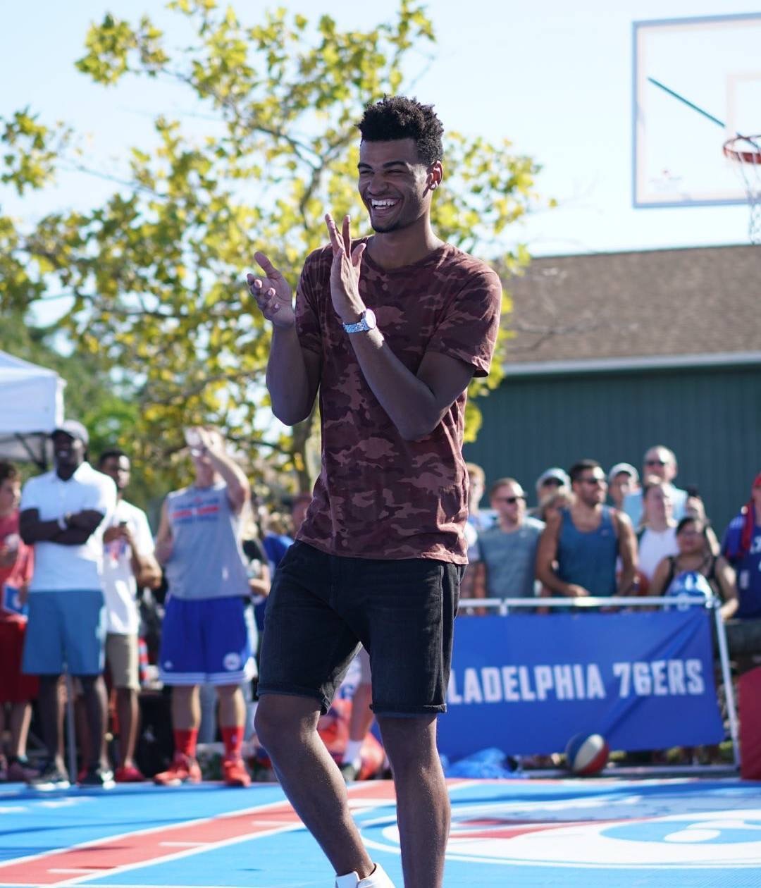 卡巴罗已经抵达okc欢迎这位帅气的法国小伙看起来很阳光很有激情