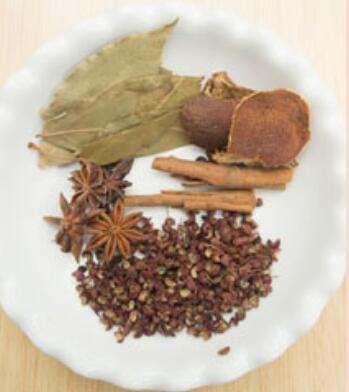 狗肉滚三滚神仙站不稳红烧狗肉肉块酥烂鲜咸味美香气浓郁