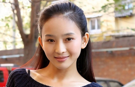 饰演连翘的演员名为夏一瑶(曾用名夏冰冰),夏一瑶在2007年就踏入了