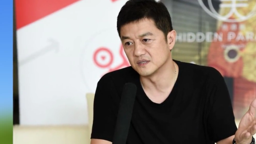 李亚鹏微博晒女儿李嫣近照现在的李嫣越长越漂