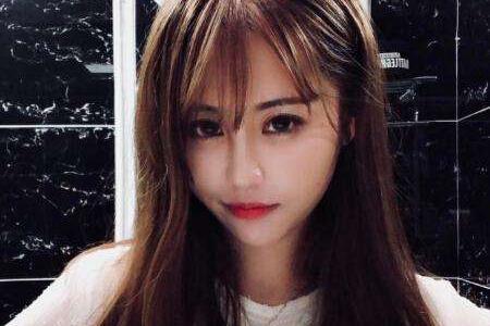 近日,老板娘,也就是韦神的女朋友蜜蜂仔发布了一条微博.