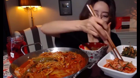 我可以叫你泡菜女孩吗 每天都是吃泡菜韩国人真要命