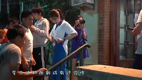 邓伦采访花絮:被问到有没有送杨紫生日礼物,邓