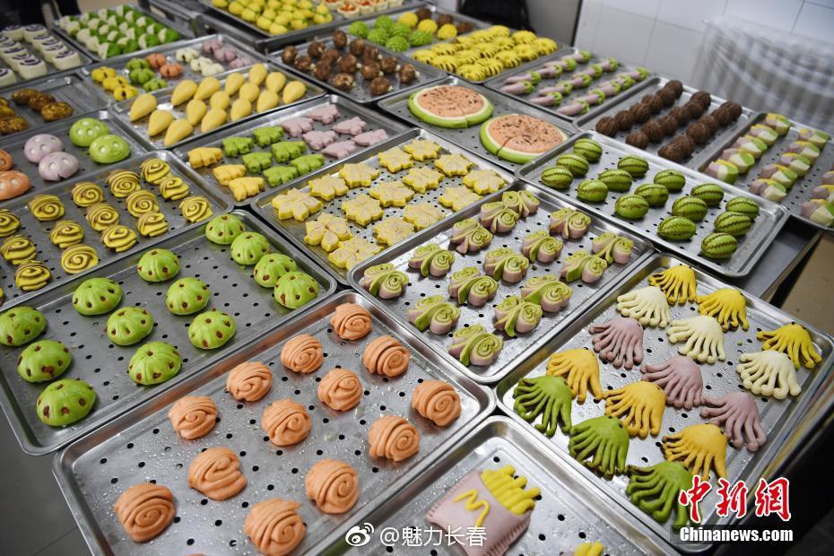 吉大南湖校区食堂制作花样 吸引众多学子