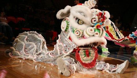 舞狮耍杂技是过年那味儿,可是南狮和北狮你知道吗?发财中国年|南狮|舞狮|狮头_新浪新闻