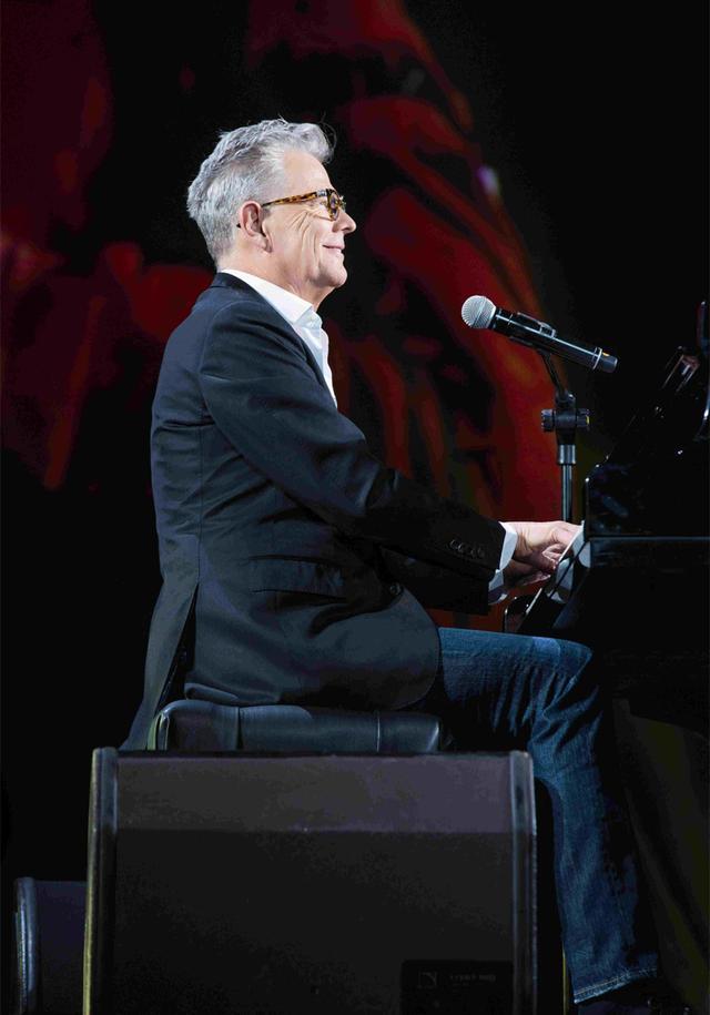 林俊杰曾经在演唱会上与david foster合唱席琳迪翁经典曲目《all by