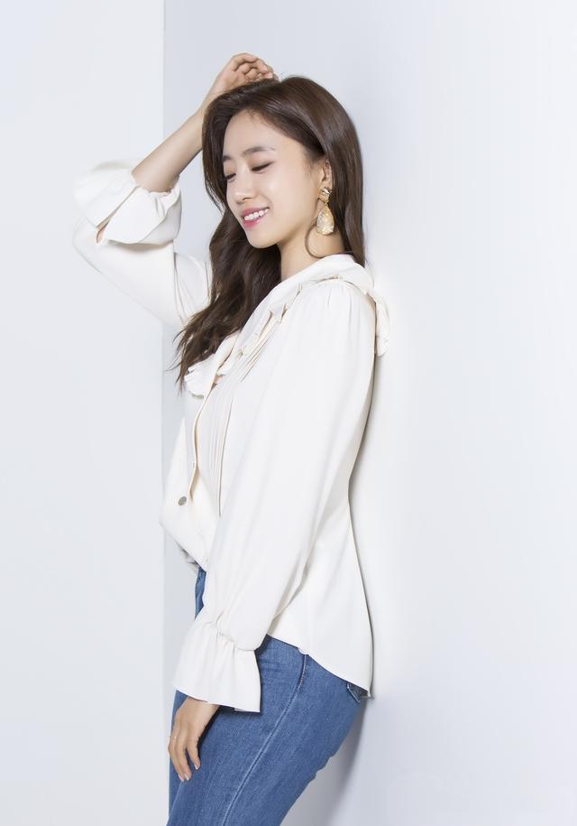 她8岁就以儿童演员身份出道,是tara的第一任队长|咸恩静|队长|儿童