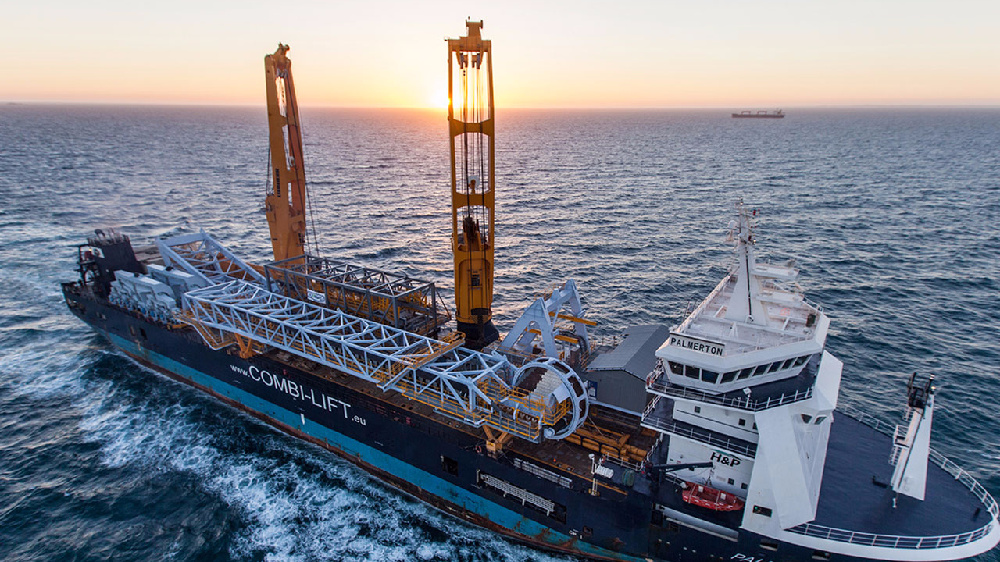 我从@秒拍 分享了一个视频-住友sh210 挖掘机在机场工作 (分享自 @秒