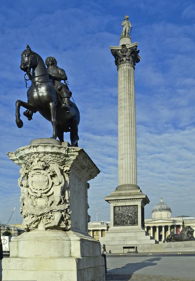 纳尔逊纳尔逊在这座广场上竖立着英国海军名将纳尔逊的雕塑,在纪念柱