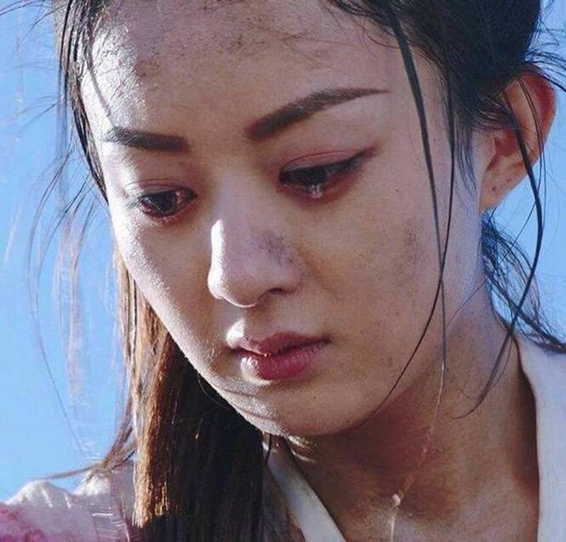 打开新浪新闻赵丽颖《楚乔传》哭戏一幕,此刻的颖宝死去至爱伤心欲绝