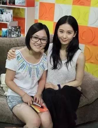 明星和普通人对比,杨幂很突出,刘诗诗清新秀丽,范冰冰宛若仙女