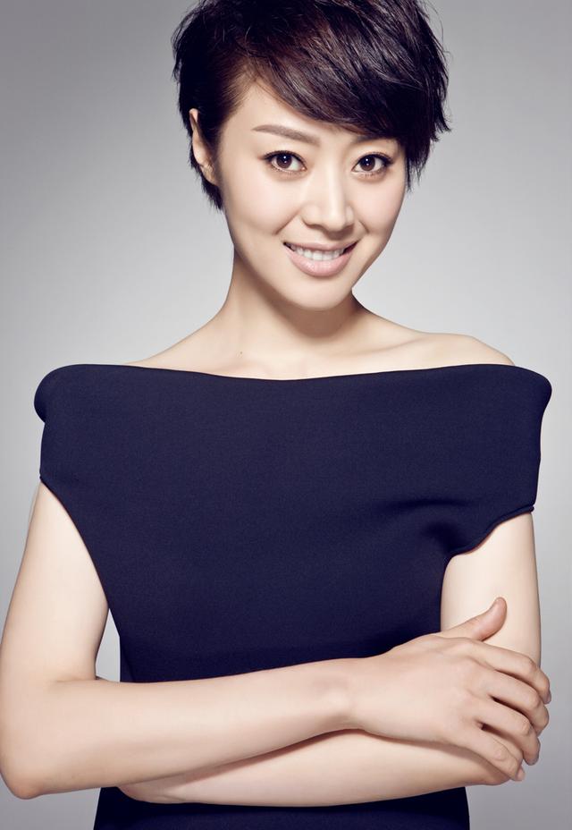 她10岁考入上戏,曾打败蒋雯丽夺得视后,出道23年戏红人不红