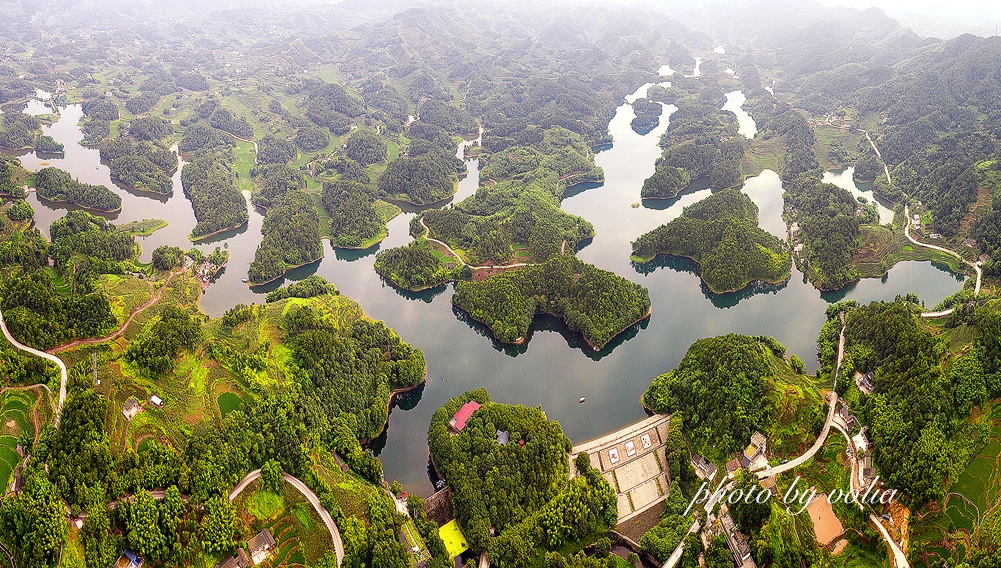 宜宾七仙湖被誉为"蜀南明珠".湖岸迂回曲折,湖岔交错纵横