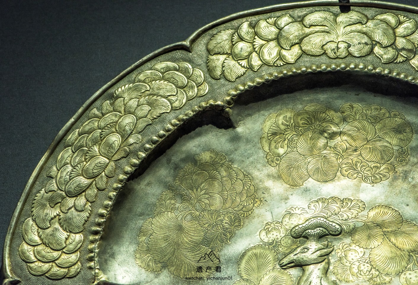 内蒙古博物院藏唐代卧鹿纹金花银盘