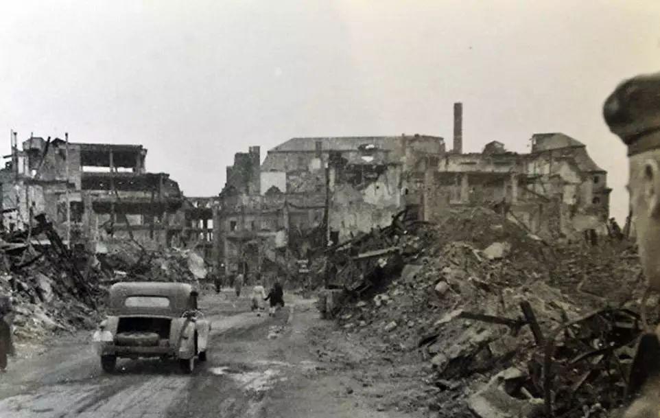 从未见过的德国二战废墟照片, 70%以上的建筑物不适宜居住