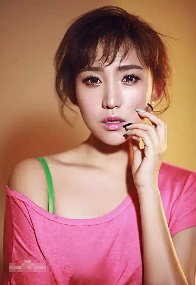 中超最美董事长文筱婷,27岁单身美艳,直言喜欢强壮主动