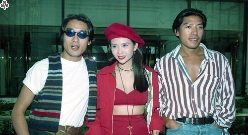 55岁张耀扬咸鱼翻身,商演代言8万一场,新女友清新可人