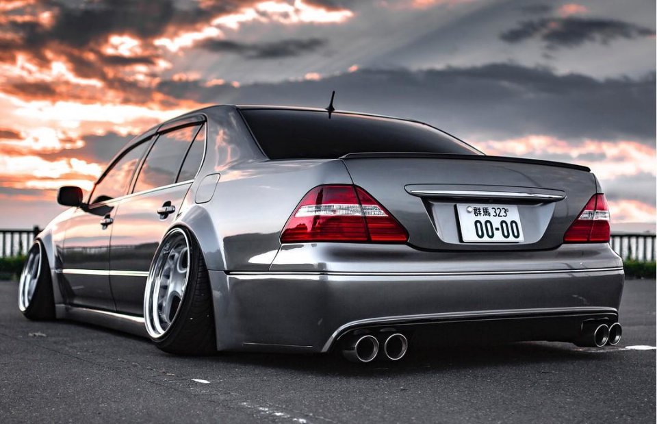 这辆搭载v8发动机的丰田celsior,改装之后变身vip风格!-新浪汽车