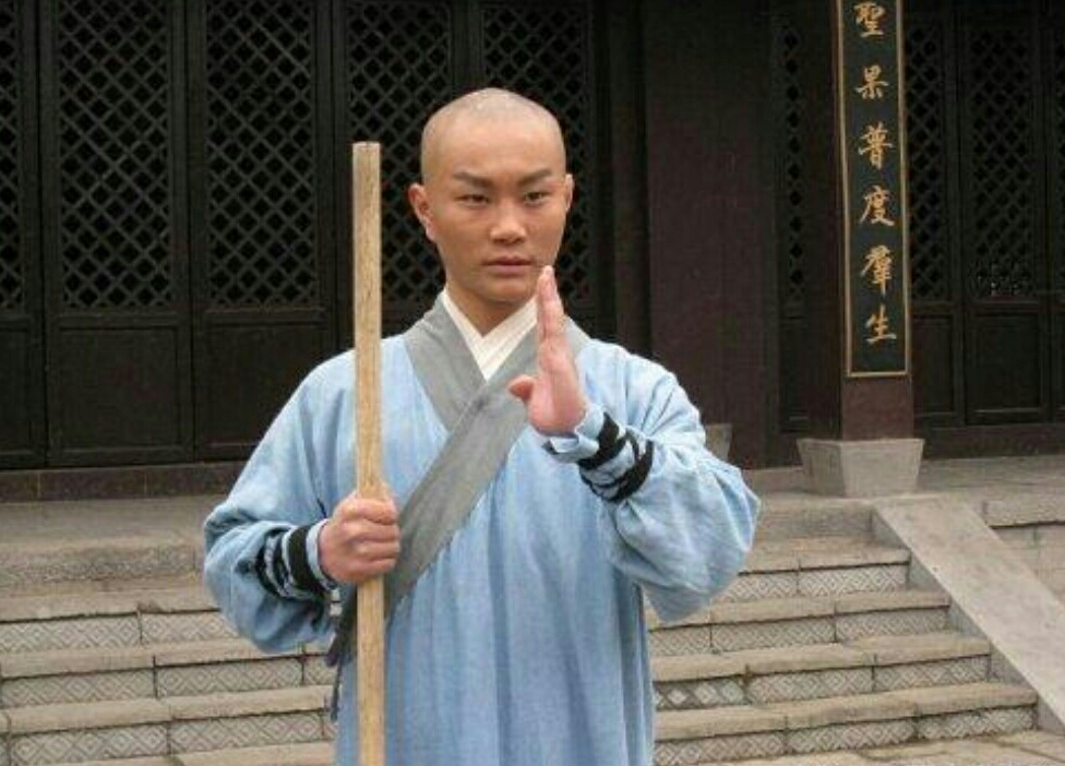 潘元甲年少成名,后来更是因为一部《少林寺传奇》爆红,剧中凭借着是