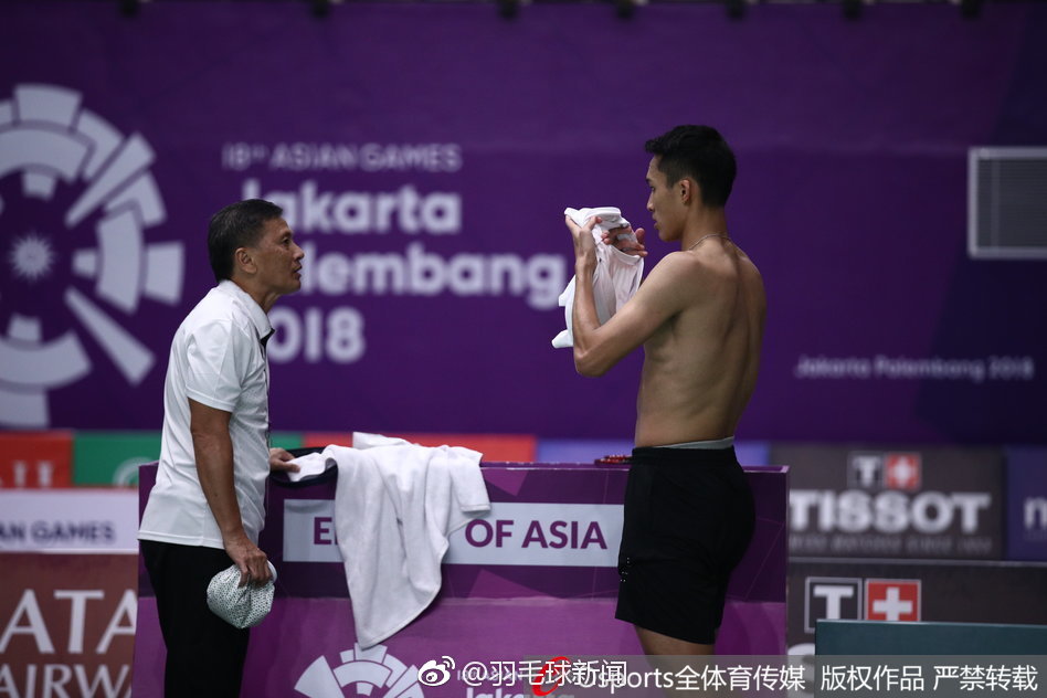 乔纳坦-克里斯蒂21-18/20-22/21-15周天成