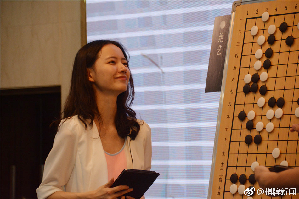 7月31日,世界人工智能围棋大赛决赛在中国棋院继续进行,高星四段担任