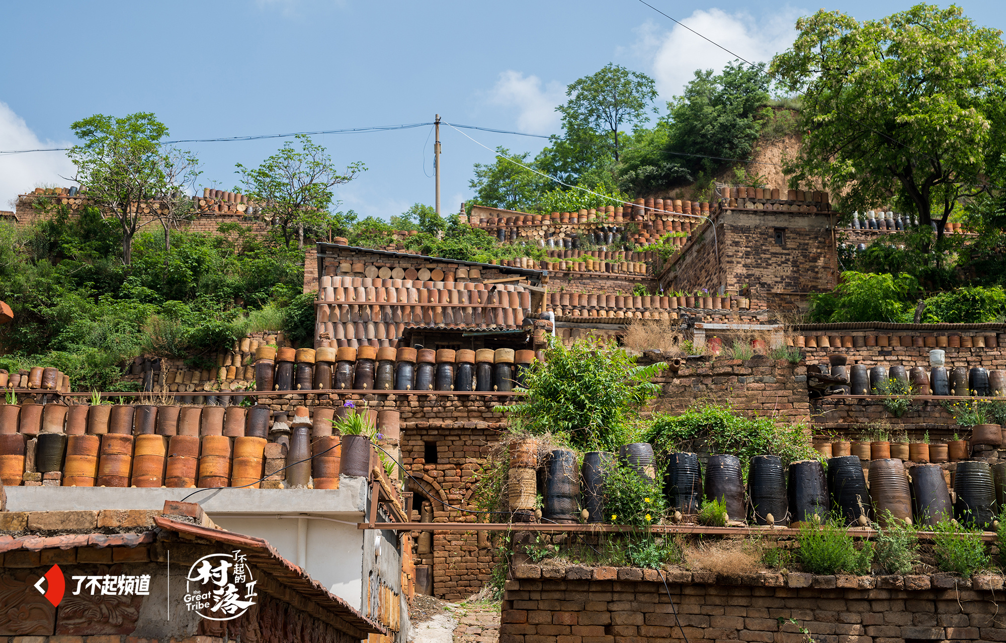 陈炉古镇因"陶炉陈列"而得名"罐罐垒墙"是当地的特色民居同时还