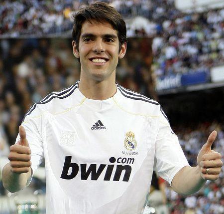 卡卡卡纳瓦罗是世界上最优秀的后卫,他也是历史上第一个在后卫位置上