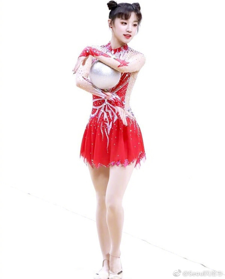 2018偶像运动会上参加艺术体操项目的宋雨琦多才多艺