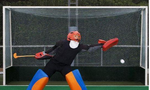 曲棍球位置中,边、中后卫和守门员的职责及打