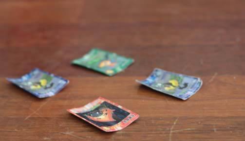 儿时最流行的弹珠游戏,你们都有哪些玩法呢|弹珠|母弹|圆圈_新浪新闻