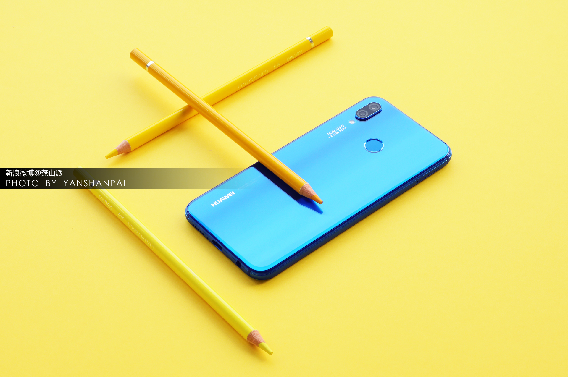 卡槽设计在机身左侧,huawei nova3e的卡槽采用与或设计,可以同时安装