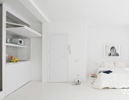 单面采光格局的40平米纯白色公寓