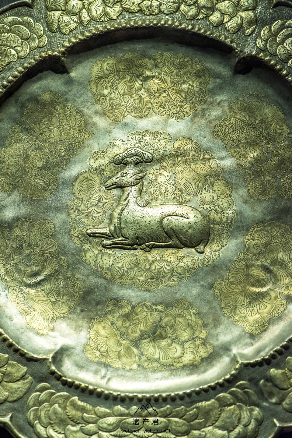 内蒙古博物院藏唐代卧鹿纹金花银盘