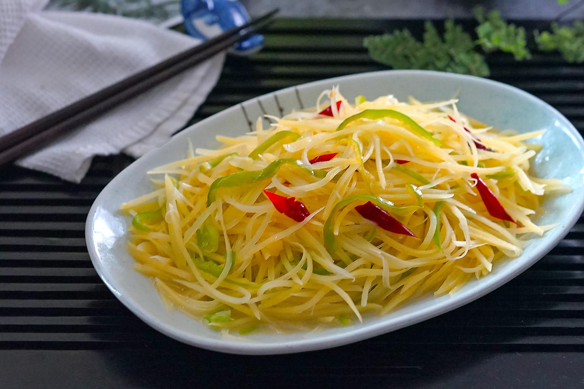 酸辣土豆丝这么炒,才又白又脆又有食欲,大厨不外传的方法快拿去