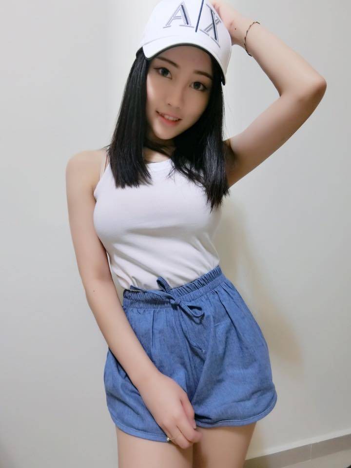 美女就是要胸一点才完美,你们说呢?