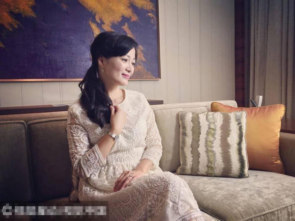 《鹿鼎记》女星再婚32亿"法拉利之父",罕见晒出女儿正面照!