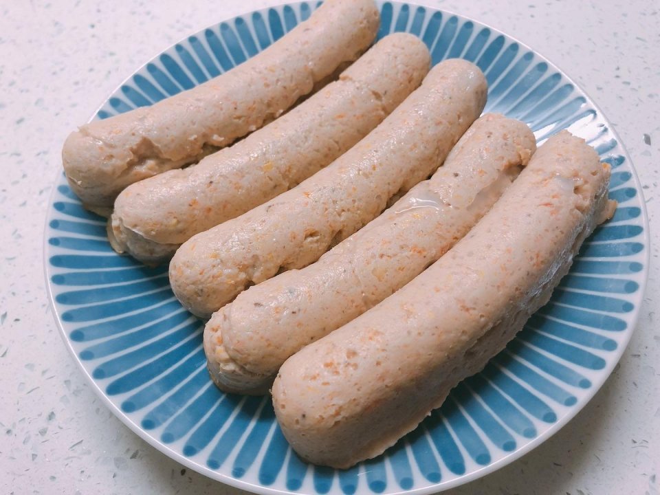 大人和宝宝都能吃的玉米香菇猪肉香肠做法