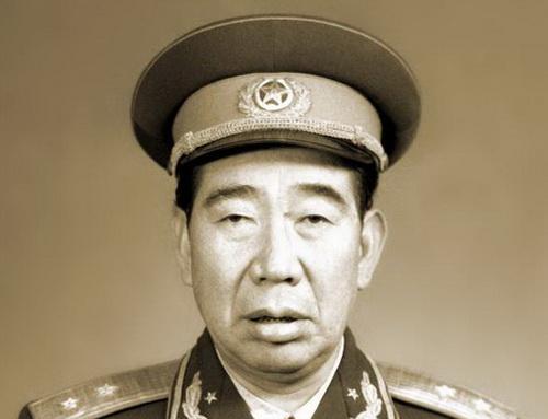 1955年,杨国夫被授予中将军衔.