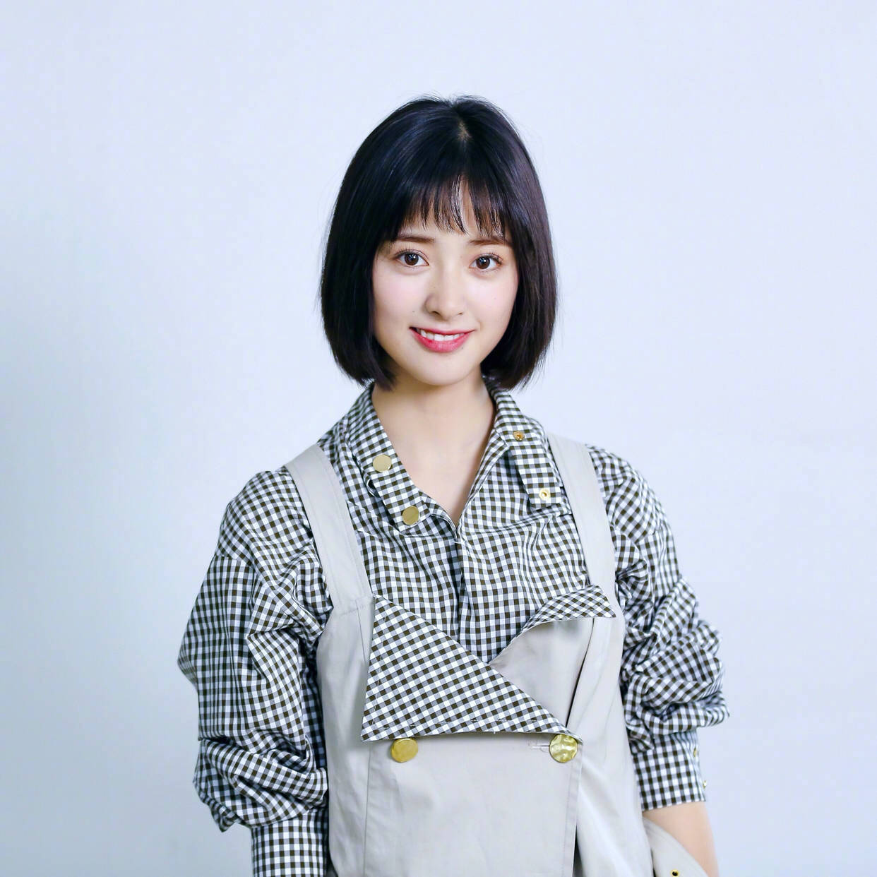 最近热度居高不下的新晋小花沈月,据说是大众很吃的颜值