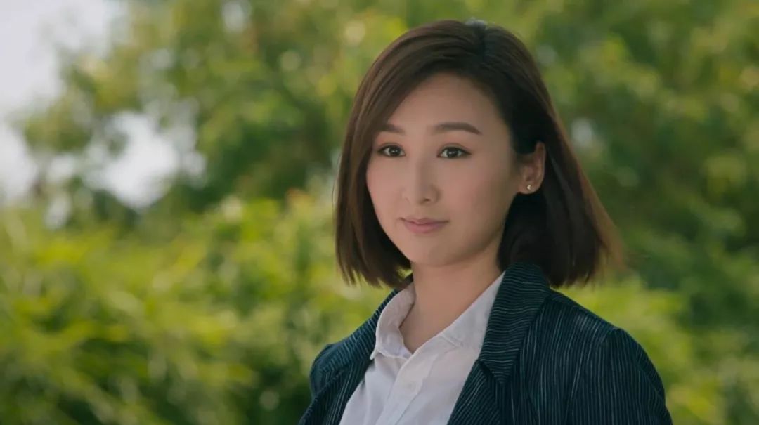 2010年,高海宁出演了首部电视剧《读心神探》,童年还出演了电影《72家