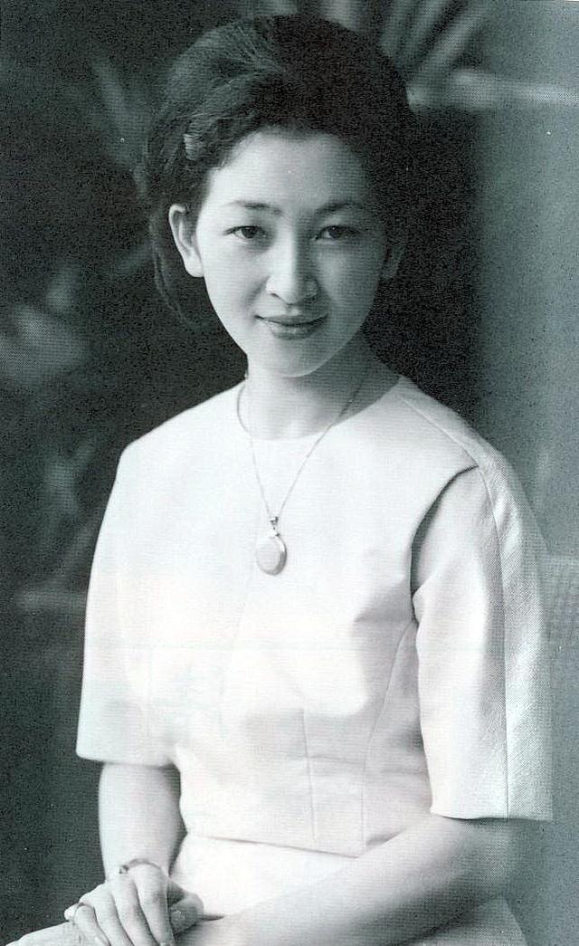 揭秘日本最美皇后, 荣华富贵一生, 最后却沦为生育的机器