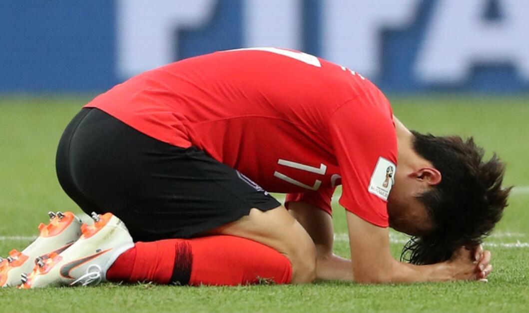 韩国1-2墨西哥赛后众生相:孙兴慜落泪 美女球迷痛哭流涕