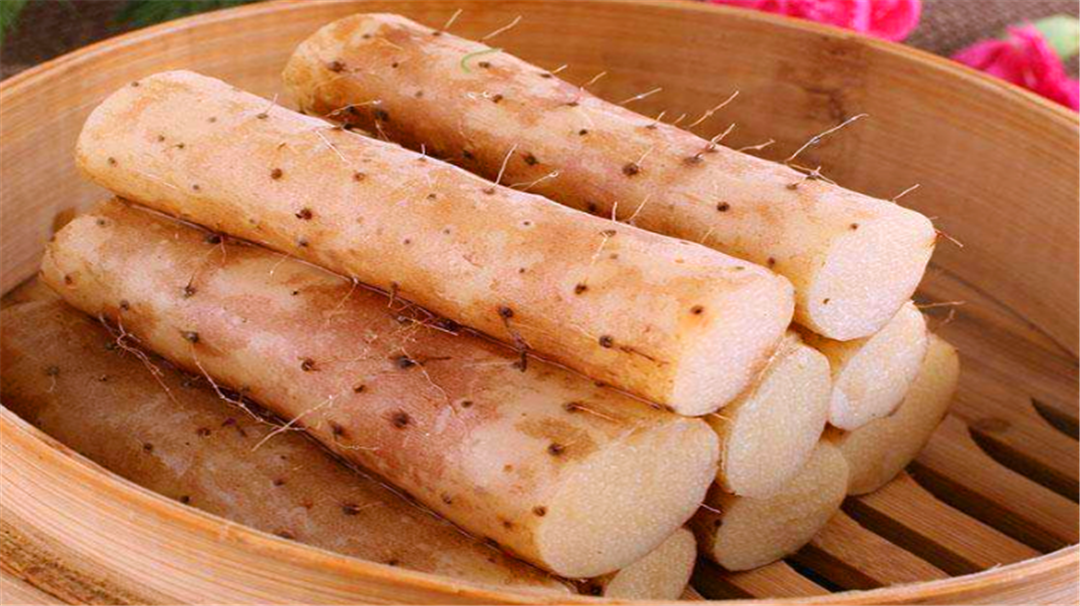 3,开始蒸山药,需要开大火蒸够二十分钟.