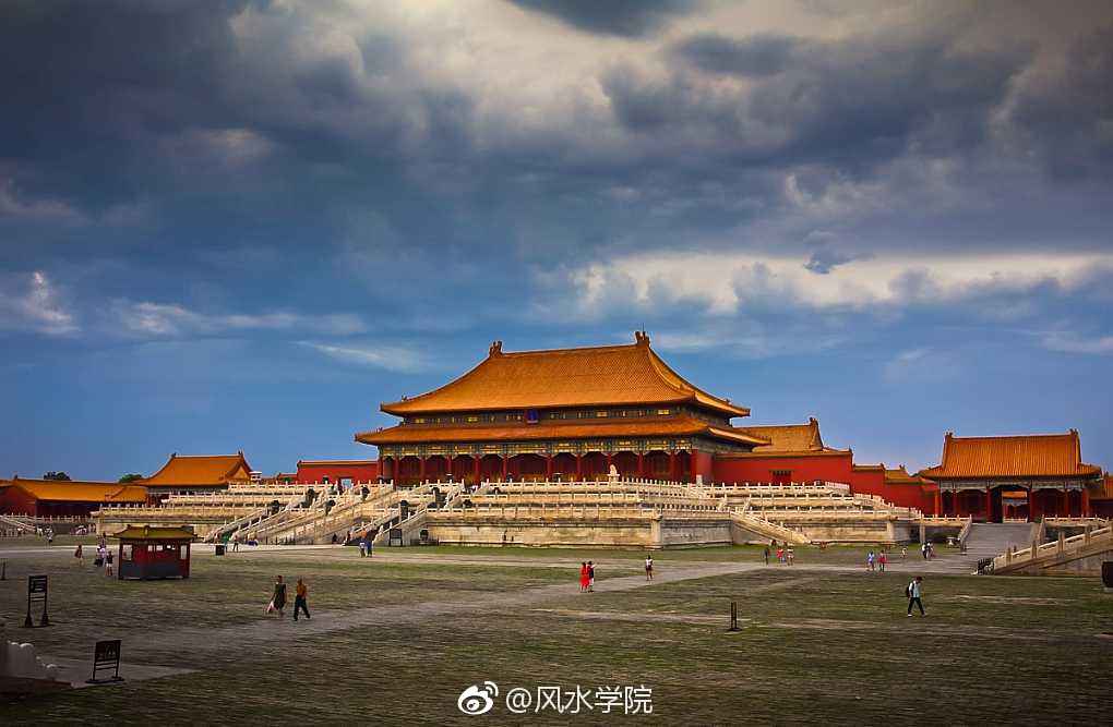 天寿山可视为北京城的龙脉主山,中国传统风水的词语有很多,例如
