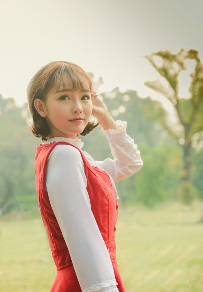 阳光清纯可爱14岁美丽可爱女生穿红装俏皮唯美写真集67676767