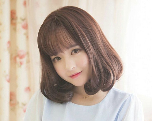 颇有气质的梨花烫发型,是2018年女生们的首选发型之一